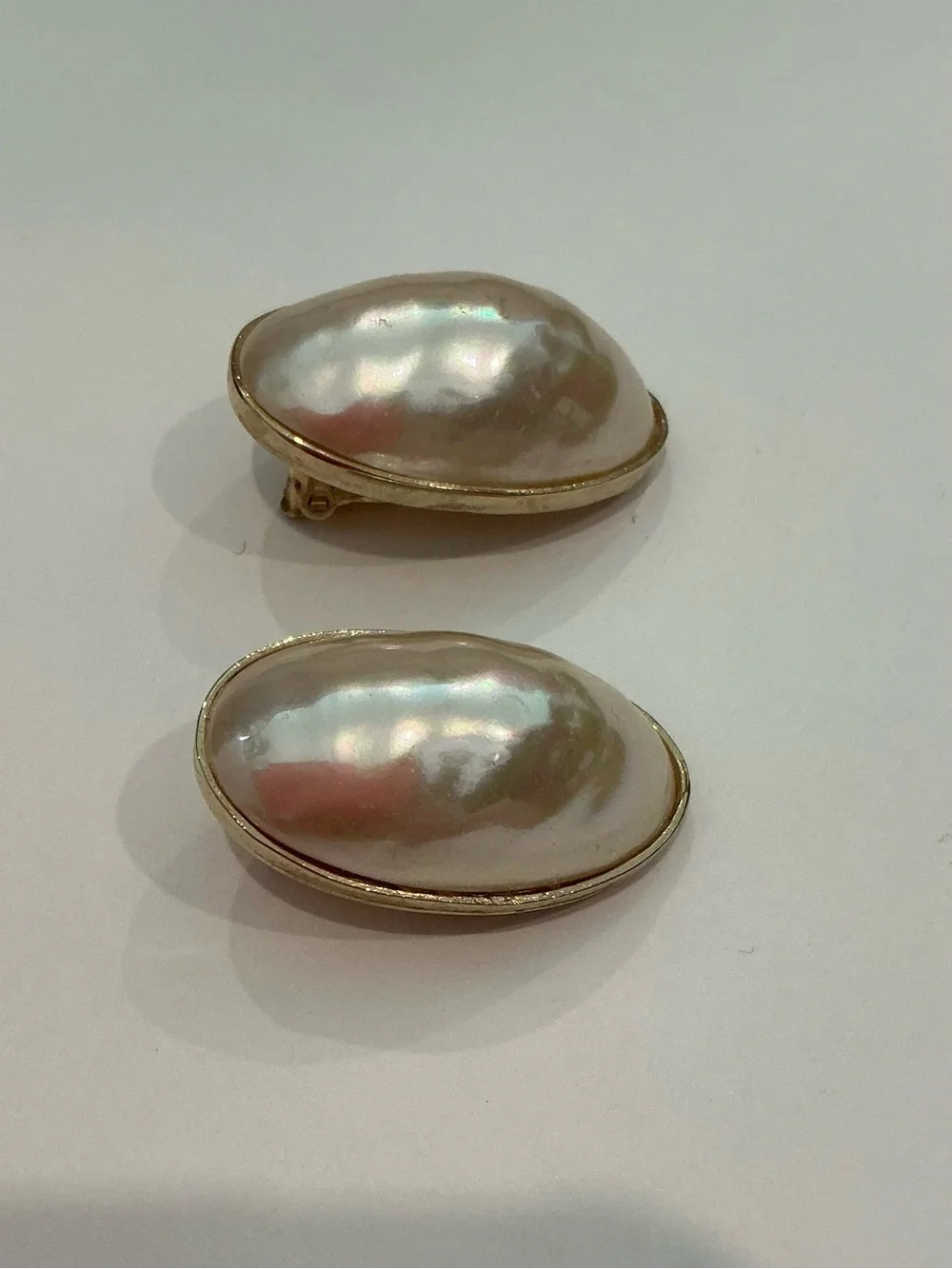 Kenneth Jay Lane Vintage Mabe Pearl Clip Earrings - Picture 2 of 5